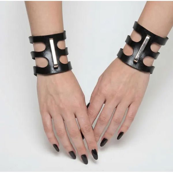 HANNAH STUDIO Zafira Cutaway Cuff Set