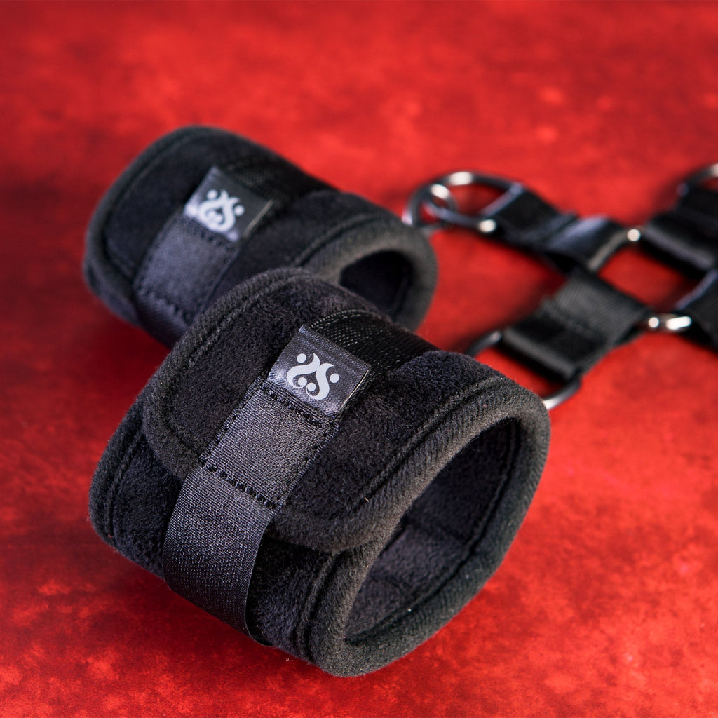 SEI MIO - Hogtied and Satisfied - Hog Tie & Cuff Set